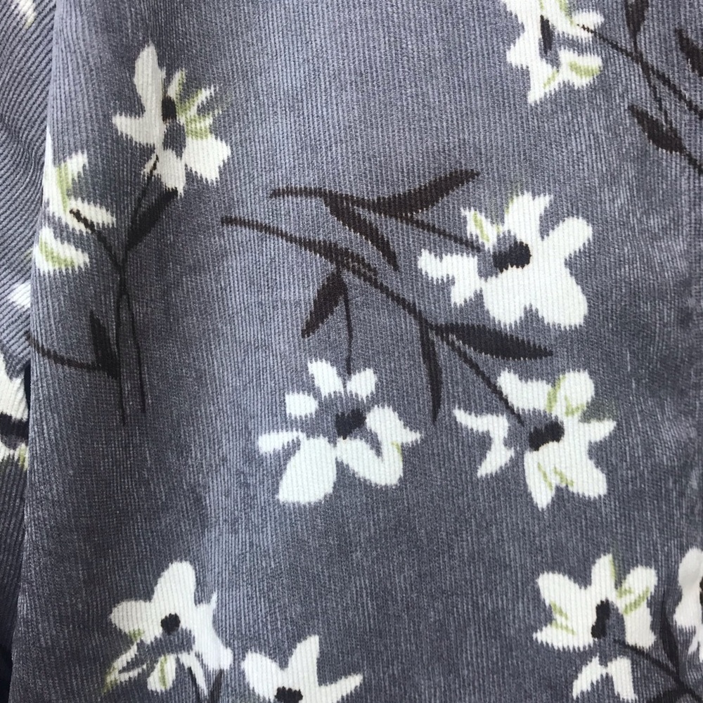 🌟Host Pick🌟 Floral Textured Bomber Gray & White - Picture 6 of 6